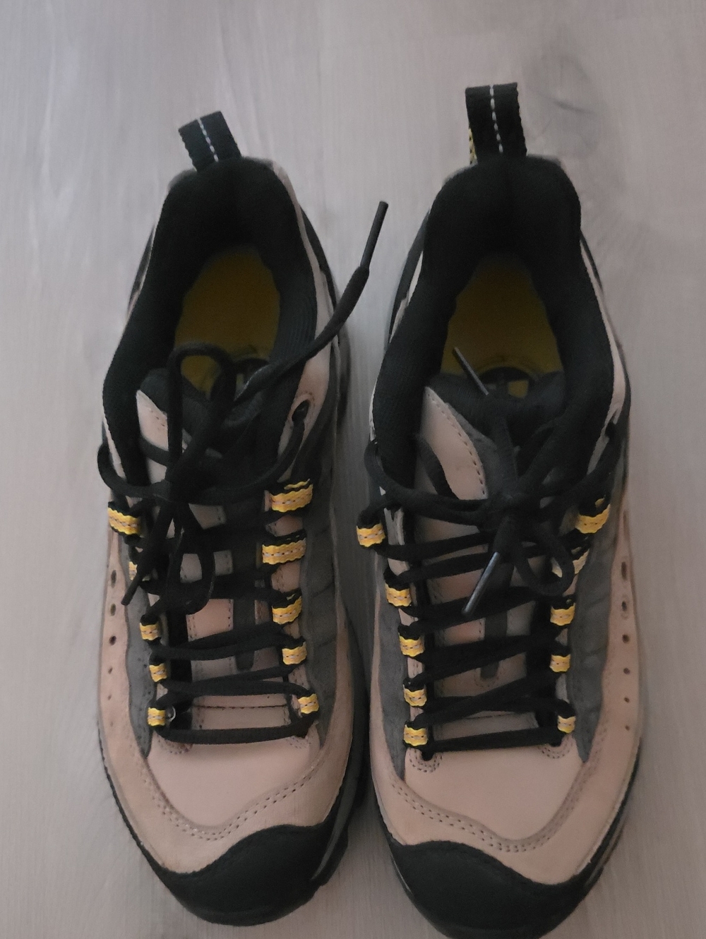 Merrell Pulse Low Top Hiking Trail Shoes Tan Suede Yellow Accents